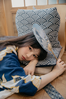 揉捏小龙女高耸双乳